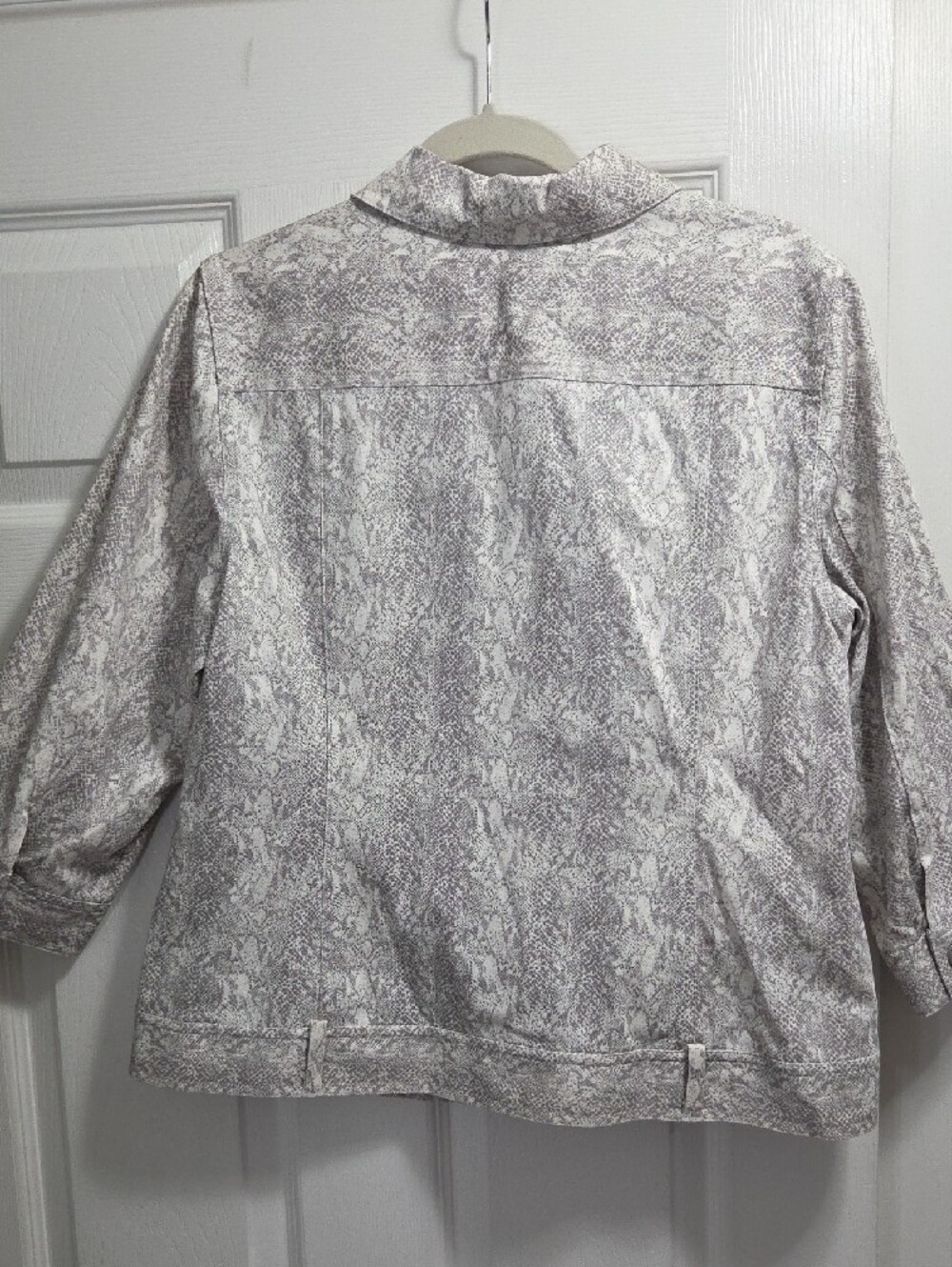Chico's Light Gray Python-Print Zip Front Jacket - Picture 4 of 6